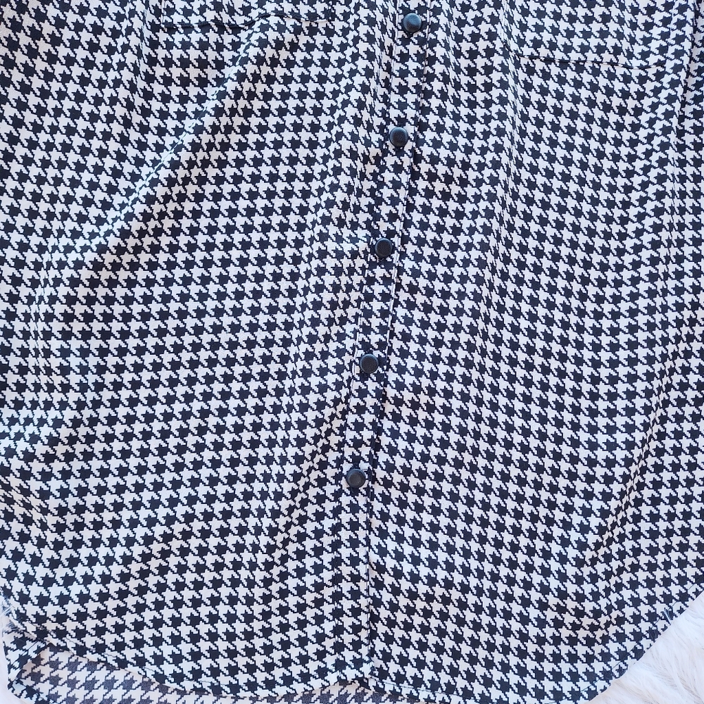 Torrid Madison Black & White Houndstooth Georgette Long Sleeve Button Up - Picture 7 of 11